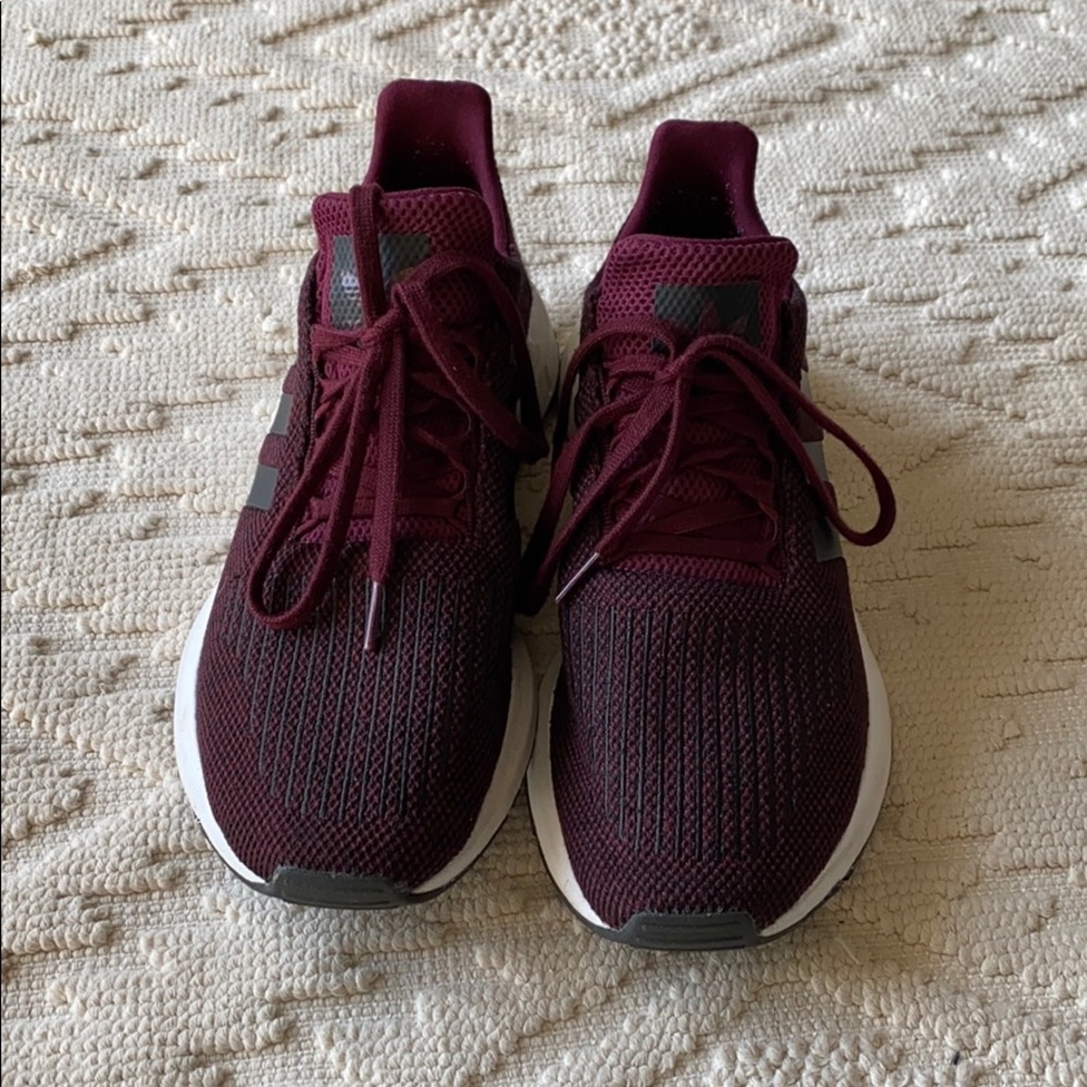 Adidas swift run shoes